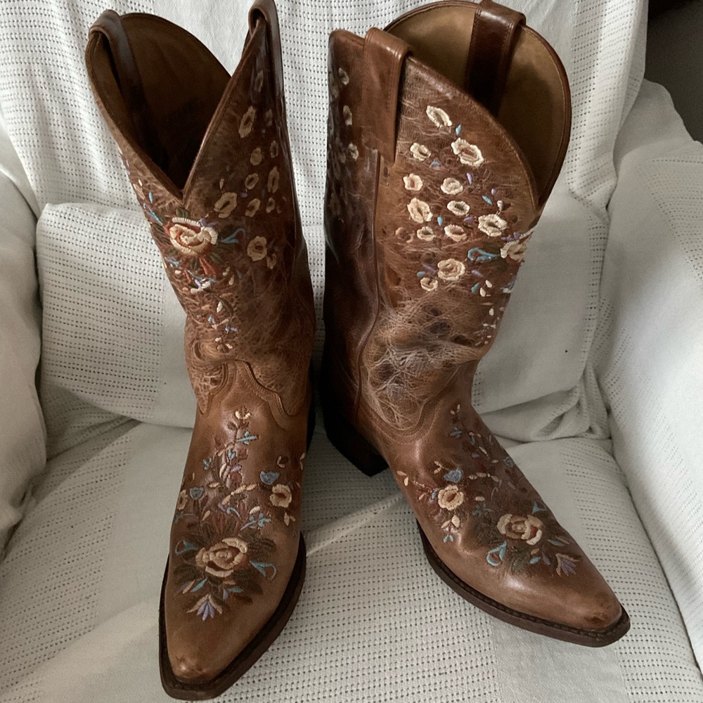 Shyanne Brown Leather Western Boots with Floral Embroidery